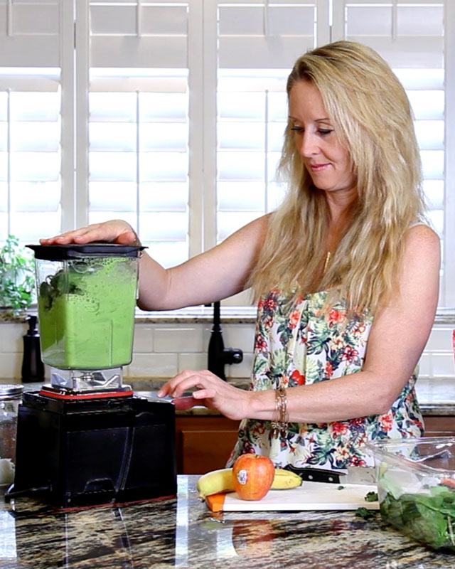 Robyn Openshaw making a green smoothie