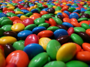 M&Ms are made with synthetic food dyes